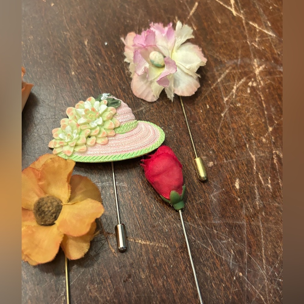 Vintage lot of silk flower hat pins - Picture 3 of 5